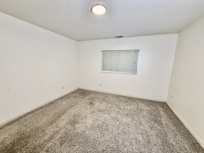 Building Photo - 8633 Chase Cir