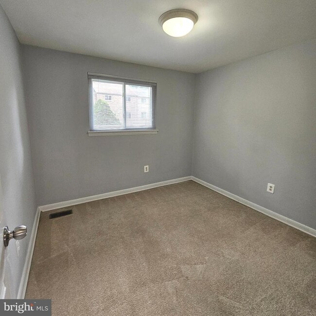 Building Photo - 9657 Lindenbrook St