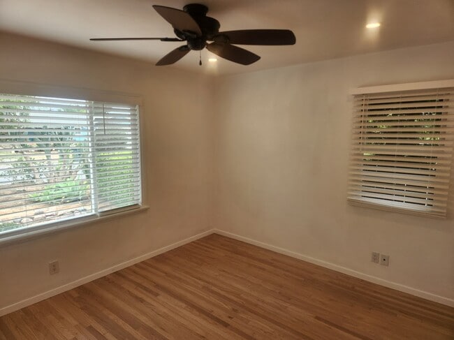 Building Photo - 522 Avalon Dr