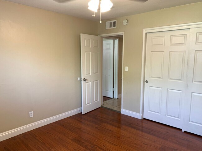Building Photo - Super Cute 3 Bedroom Home For Rent in Oildale - $1695 Rent Available mid June