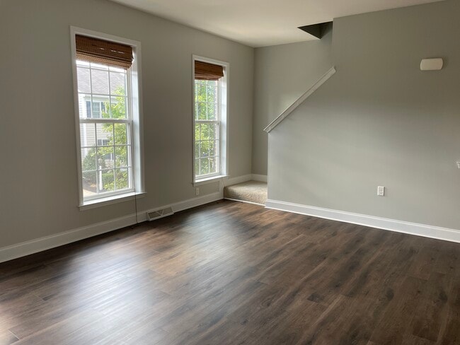 Building Photo - 127 Summer Ln