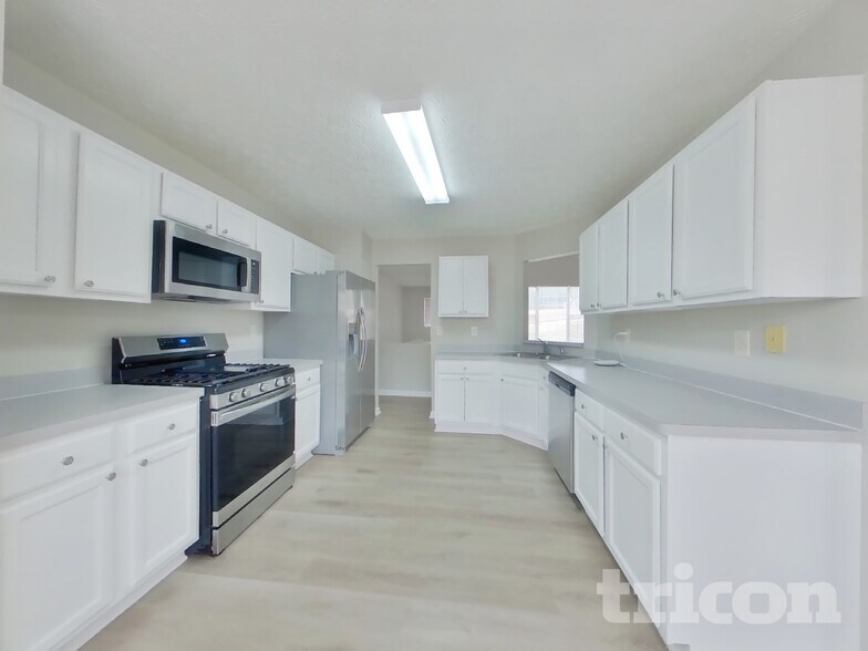 Building Photo - 1401 Lancaster Ct