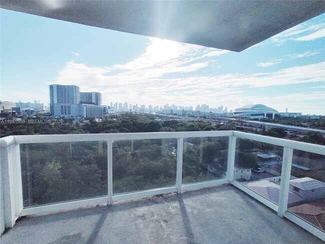 Building Photo - 1871 NW S River Dr