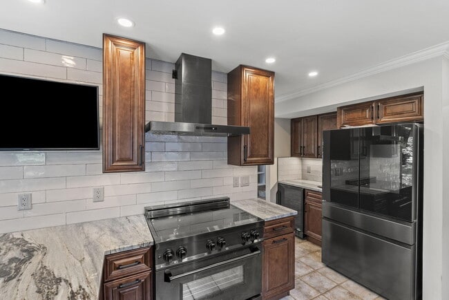 Building Photo - 1233 Sherborne Pl