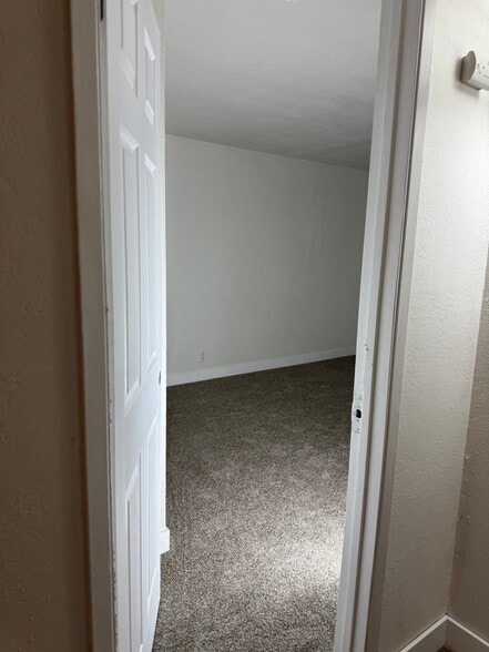 Building Photo - 111 Woodbury Cir