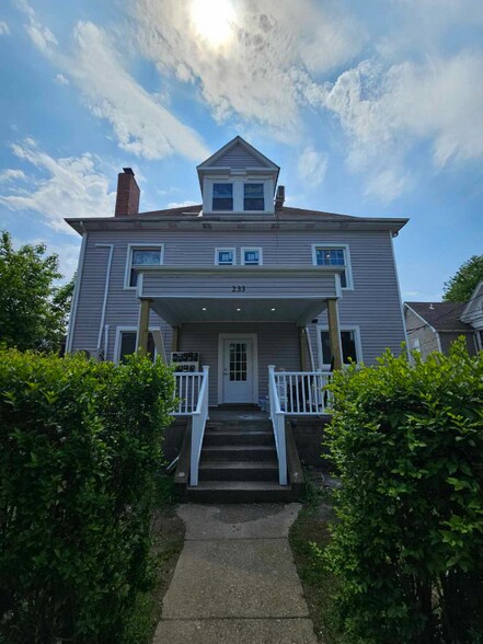 Building Photo - 233 W Madison St