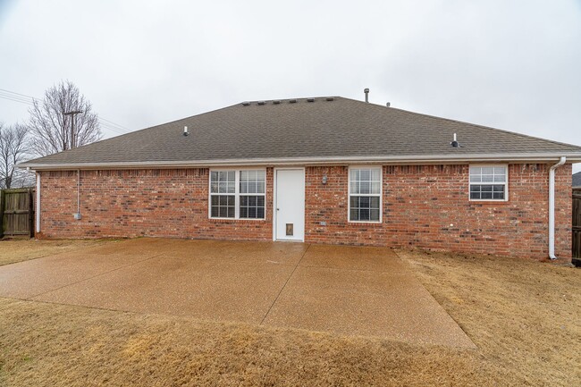 Building Photo - 3-bedroom 2 bath Home in Centerton!! New c...