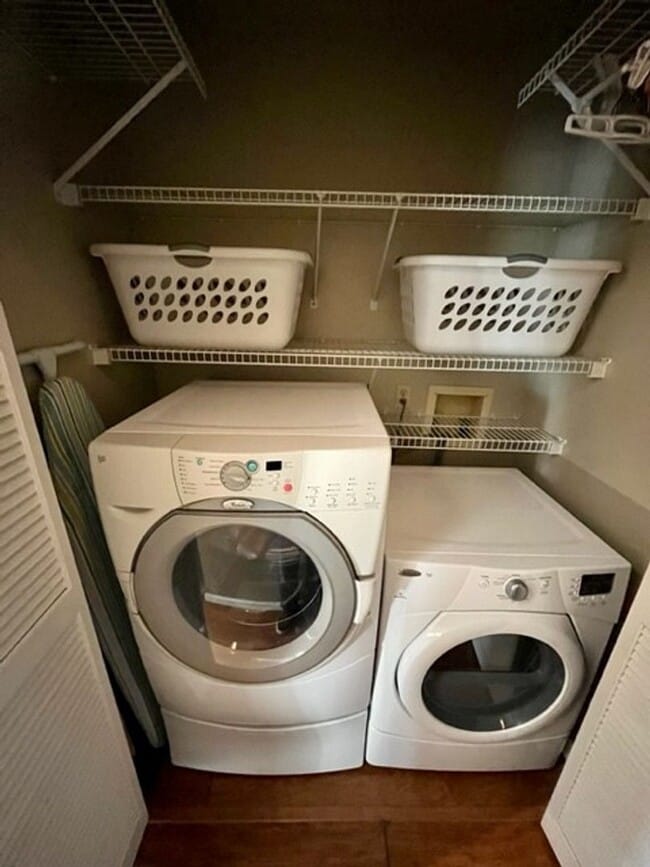 Building Photo - Village Park Single Story Home - Immaculat...