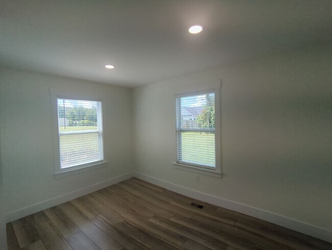 Building Photo - 8134 Holly Crest Dr