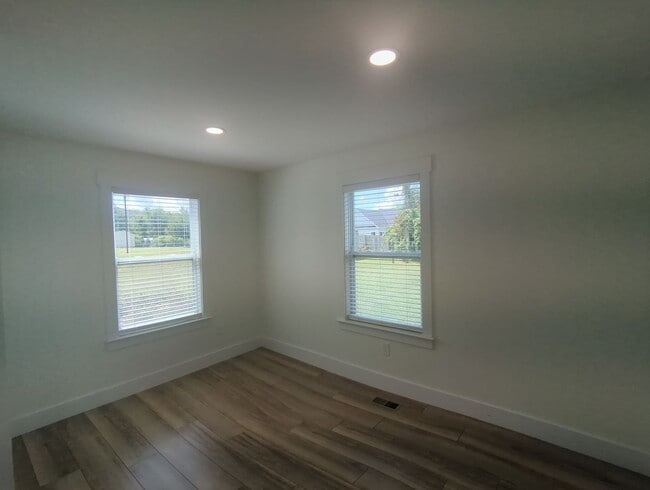 Building Photo - NICE SPACIOUS House in Holly Hills