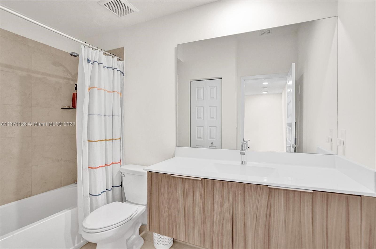 Building Photo - 10437 NW 82nd St