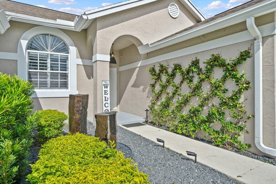 Building Photo - 13008 Meadowbreeze Dr