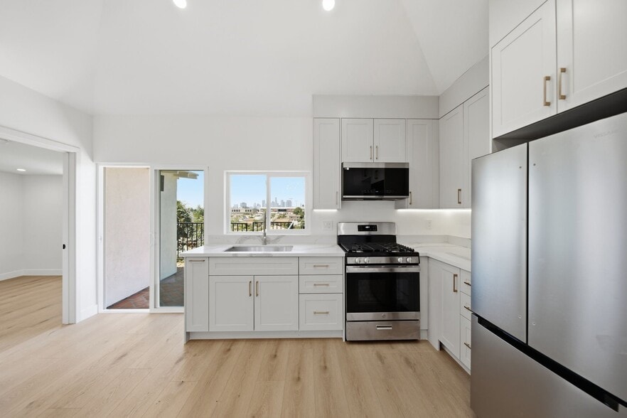 Building Photo - 439 S Evergreen Ave
