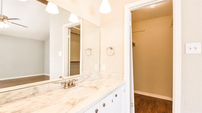 Building Photo - 910 Rocky Spring Rd