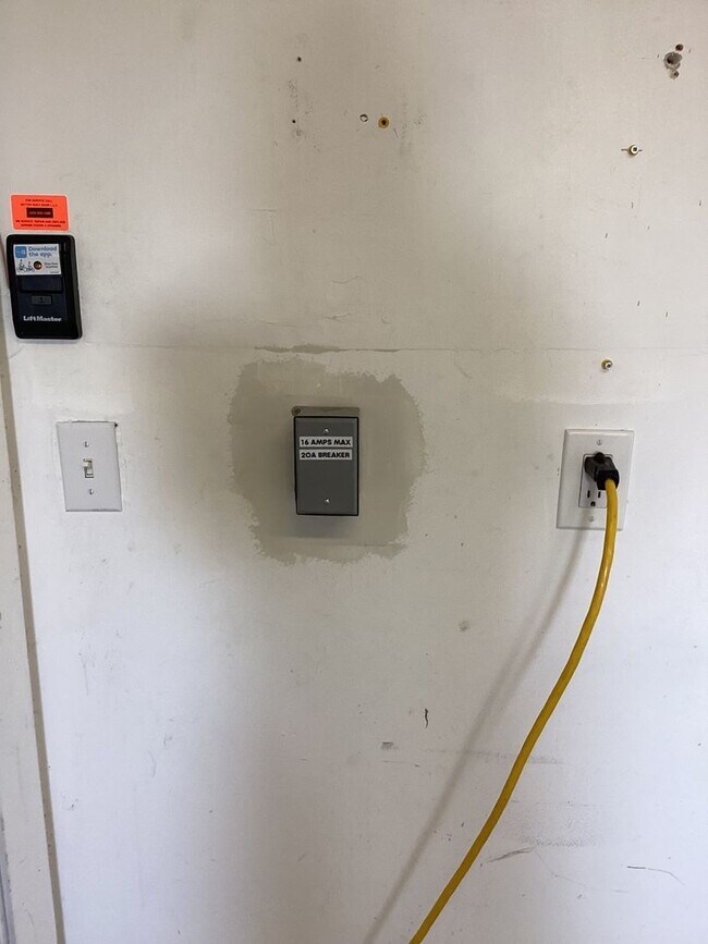 Building Photo - Charming Edmonds Condo with Two Garages and Modern Comforts