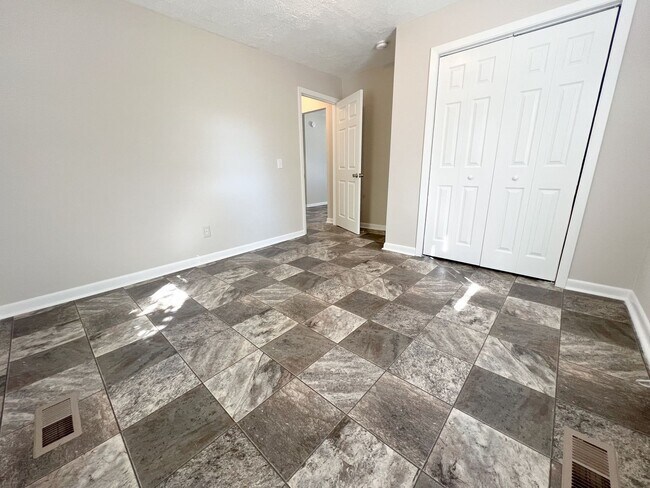 Building Photo - Single-Family Home Downtown--No Breed Restrictions!