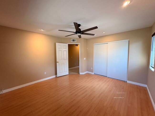 Building Photo - 4 Bed, 3 Bath in Corona!