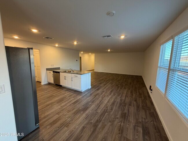 Building Photo - 1448 E Peggy Dr