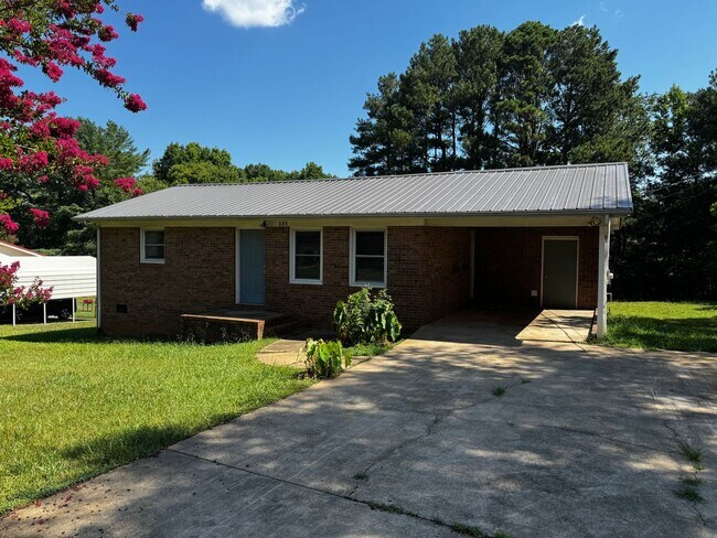 Building Photo - Single Family House in Cleveland County, NC (Shelby, NC)