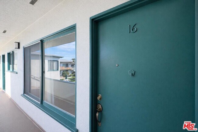 Building Photo - 2041 Euclid St