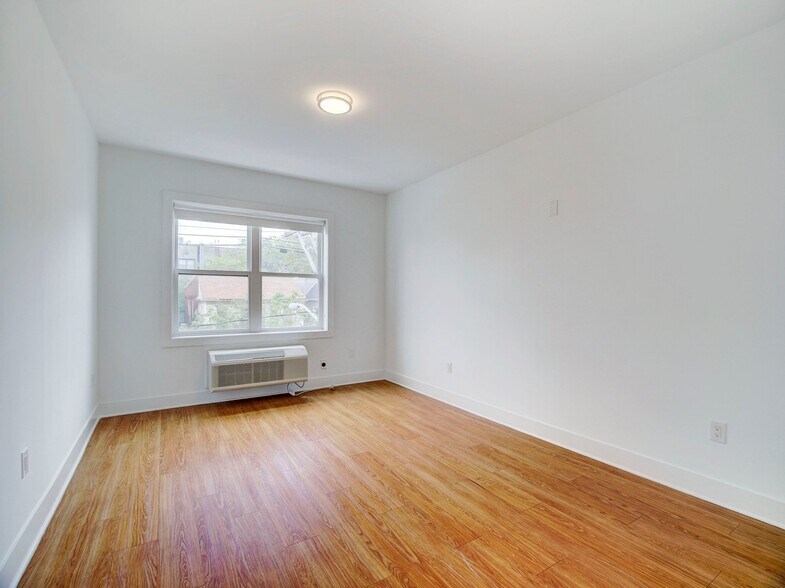 Building Photo - 429 Bergen Ave