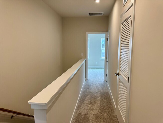 Building Photo - 5021 Chinook Ln