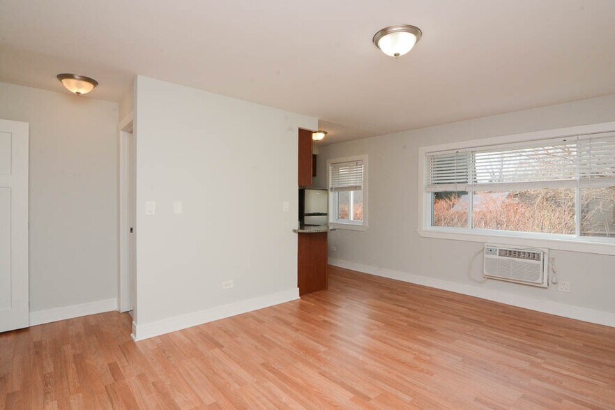 Building Photo - 699 Elm Pl