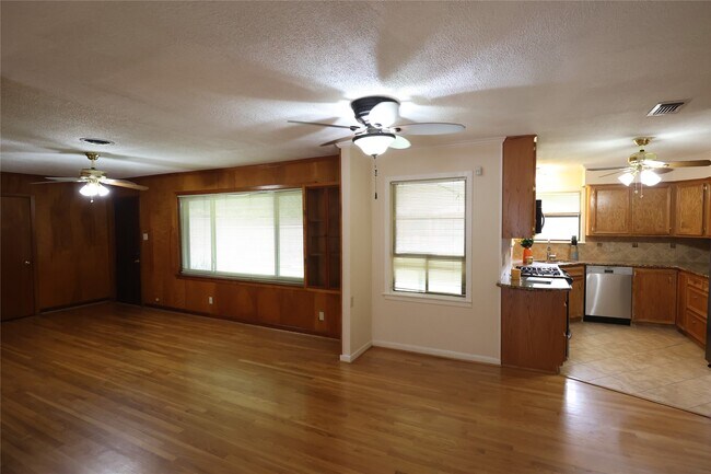 Building Photo - 4018 Nenana Dr