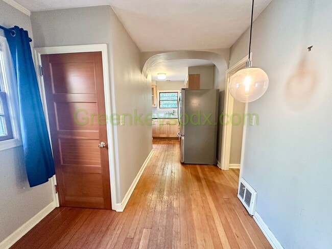 Building Photo - Cute 2-Bedroom Cottage by OHSU on the Hill...