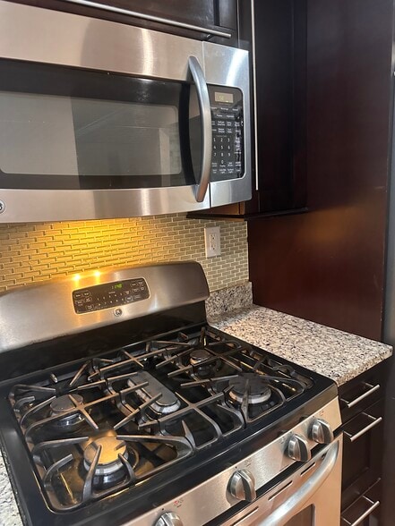 Building Photo - 12 Cottage St