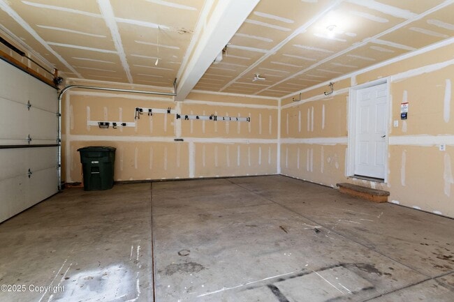 Building Photo - 4 Bedrooms, 3.5 Bathrooms, 2 Car Garage Home Fore Rent In Remington Estates