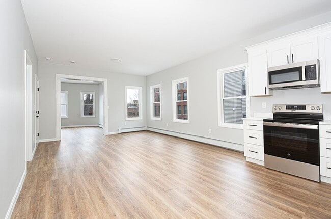 Building Photo - Remodeled 3 bedroom 1 bath 3rd floor.