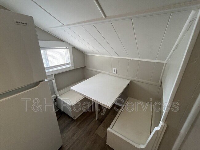 Building Photo - 2916 Noble St