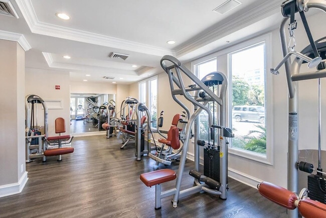 Building Photo - 533 NE 3rd Ave