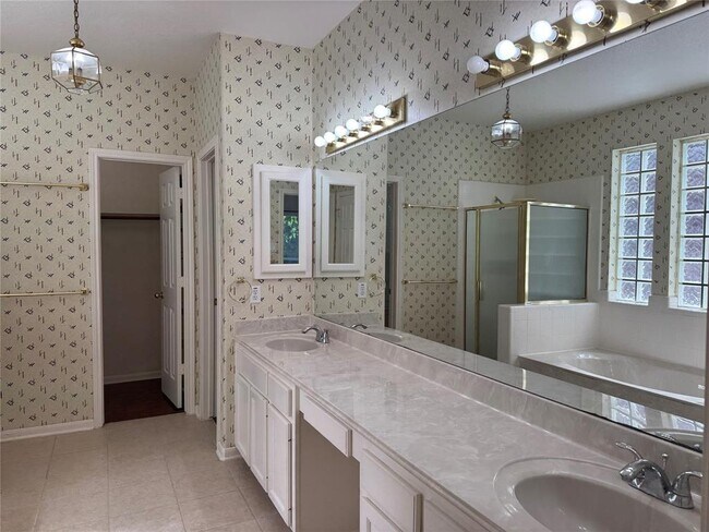 Building Photo - 17414 Fountainview Cir
