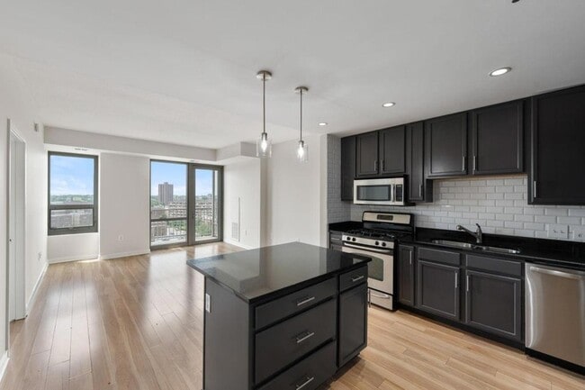 Primary Photo - 929 Portland Ave