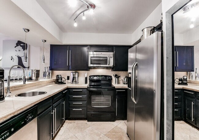 Building Photo - 7401 N Scottsdale Rd