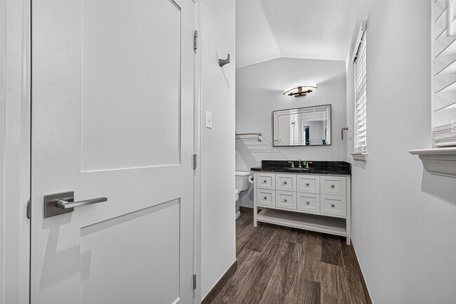 Building Photo - 6441 Kirby Dr