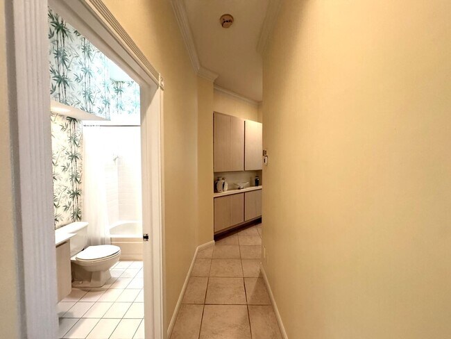 Building Photo - 2871 SW Brighton Way