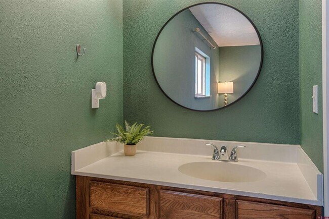 Building Photo - 64251 N Ramona Rd