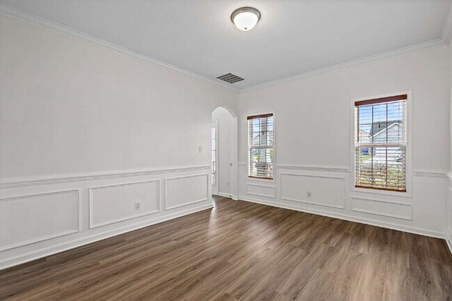 Building Photo - Spacious 4-Bedroom Gem with 2.5 Baths in t...