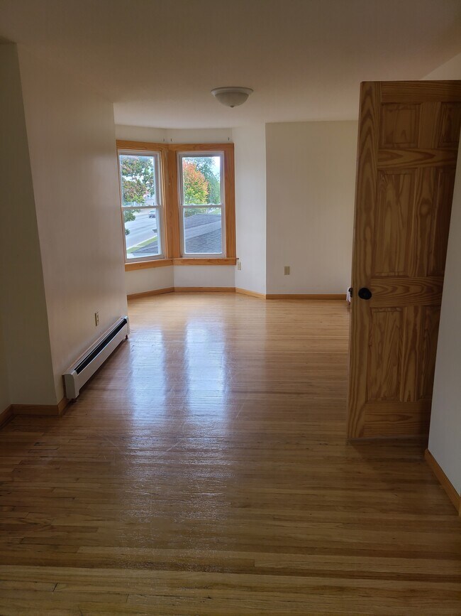 Master Bedroom - 522 N Main St