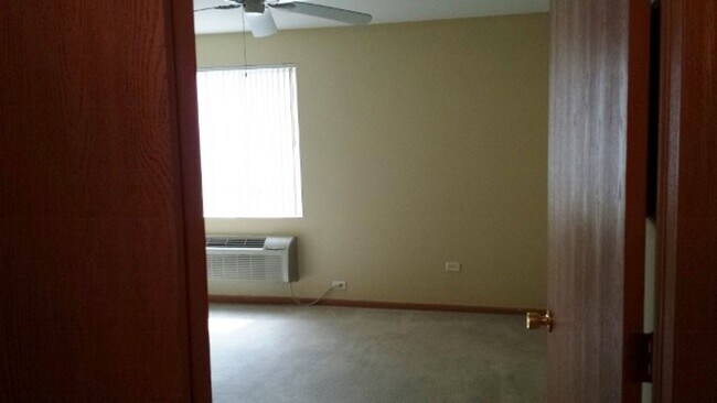 Building Photo - 1 Bedroom 1 Bath Condo!