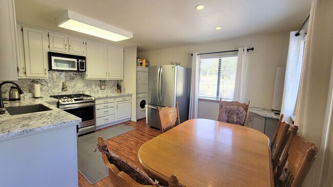 Building Photo - 3 Bedroom Home with Mountain Views Bordering National Forest