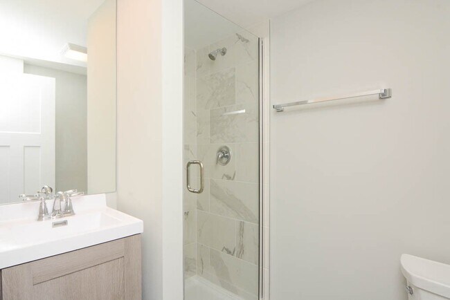 Building Photo - 730 St Johns Ave