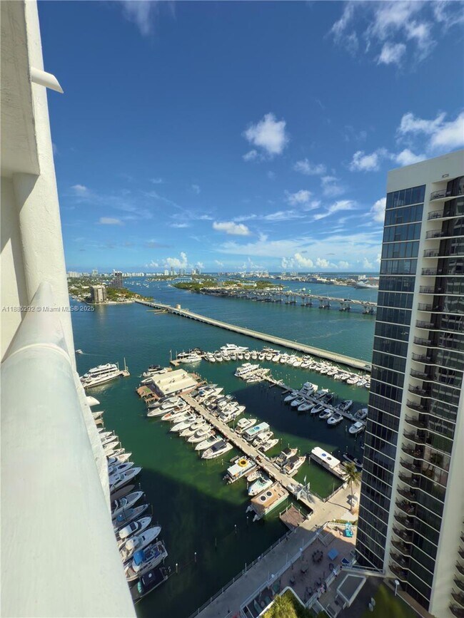 Building Photo - 1717 N Bayshore Dr
