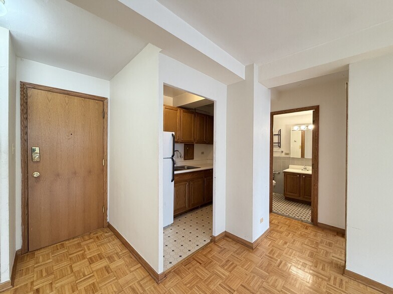 Building Photo - 4180 N Marine Dr