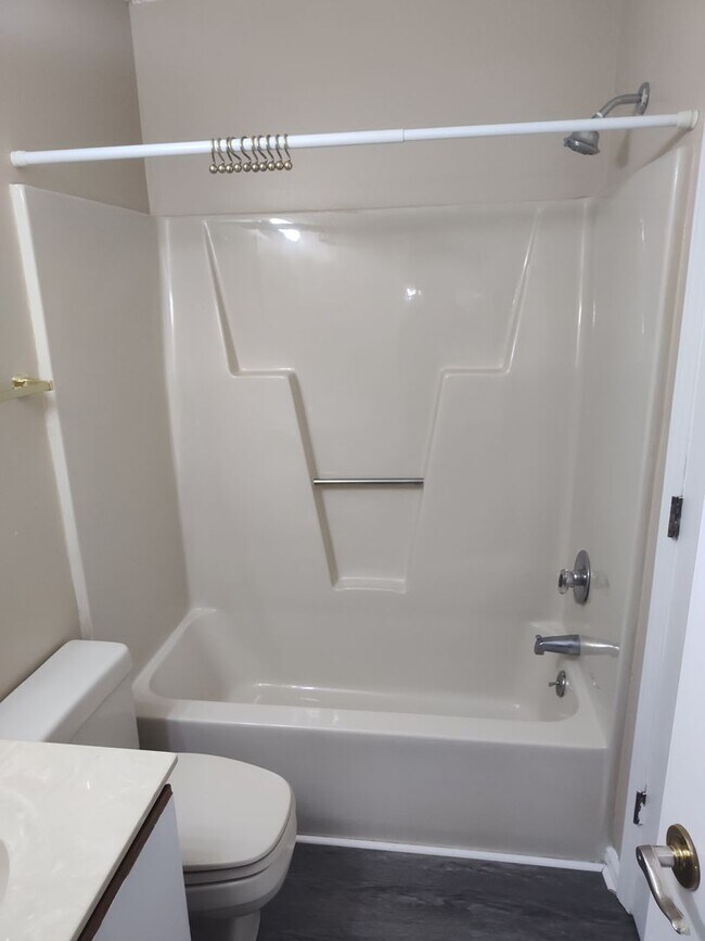 Building Photo - Well Maintained Condo Gated Community