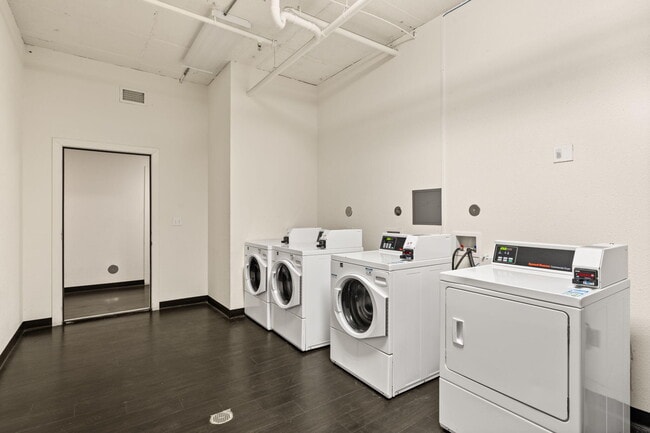 Building Photo - 517 Gold Ave SW