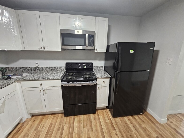 Kitchen - 241 Estancia Dr NW